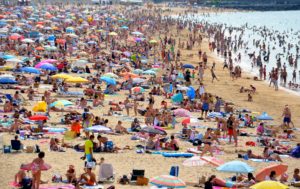 beach-crowded-654641_1920